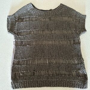 Line gray blouse, small, textured